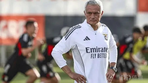 欧文剃须换新颜，展现青春活力！